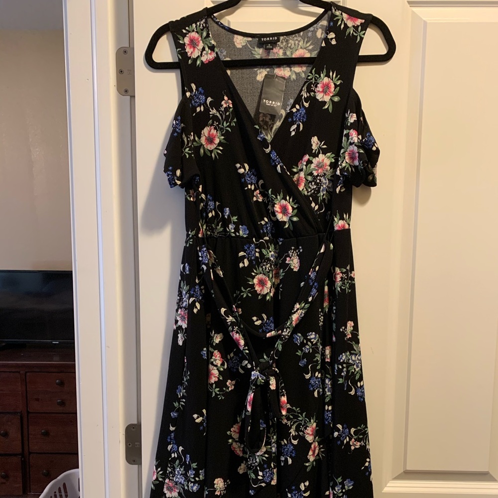Torrid BlackFloral Cold Shoulder Wrap Dress Size 0